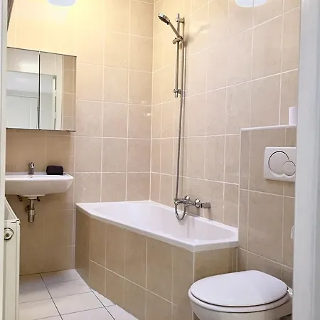 Basement דירה